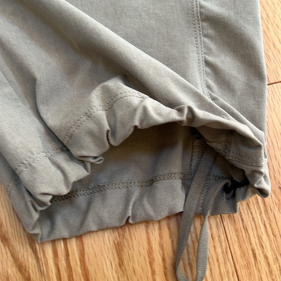 Kuhl ‘s women’s large jogger pants. - Picture 4 of 11